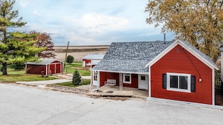 16 S Eyberg Ave, Treynor, IA 51575