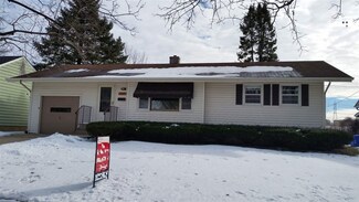 348 Oak Knolls S, Rockford, IL 61108
