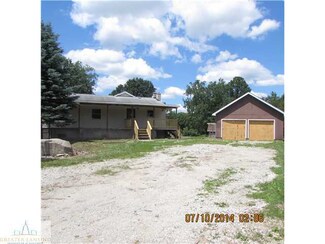 1085 E Beard Rd, Perry, MI 48872
