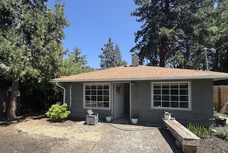 718 NE 9th St, Bend, OR 97701