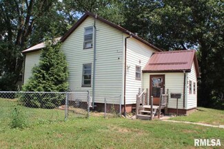 254 W James St, Walcott, IA 52773