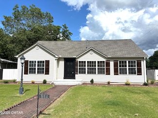 823 S High St, Trenton, TN 38382