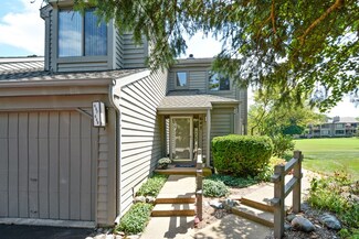 647 Golf Ln Unit 647, Lake Barrington, IL 60010