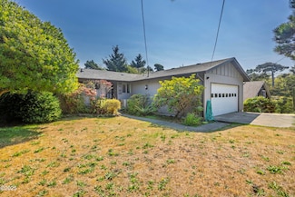 918 NW Lake St, Newport, OR 97365