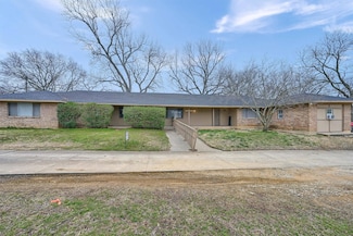 206 Water St, Whitesboro, TX 76273