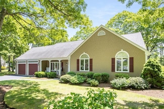 9 Dacey Dr, Centerville, MA 02632