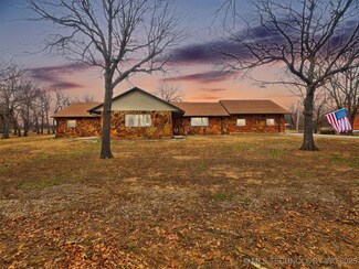 5807 Arrowhead Dr, Sand Springs, OK 74063