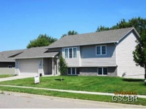 203 Lexington Ct, Elk Point, SD 57025