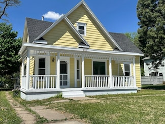 809 N Burlington Ave, Hastings, NE 68901
