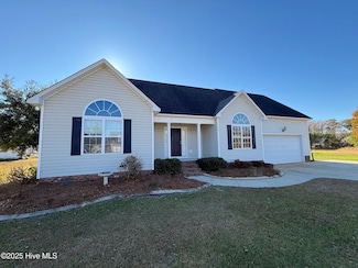 3156 Juniper Branch Dr, Grimesland, NC 27837