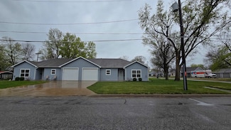 302 & 304 E 8th St, Minneapolis, KS 67467