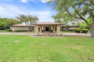 901 Blaylock Dr, Salado, TX 76571