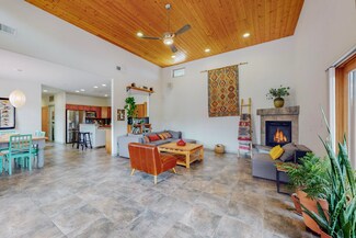 2008 Gabaldon Rd NW, Albuquerque, NM 87104