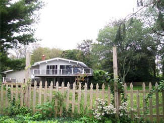 19 W Main Rd, Little Compton, RI 02837
