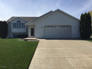 372 Meadowview Dr, Saint Charles, MN 55972