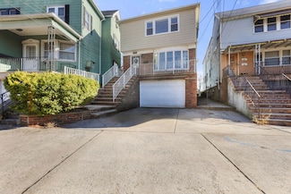 576 Avenue E, Bayonne, NJ 07002
