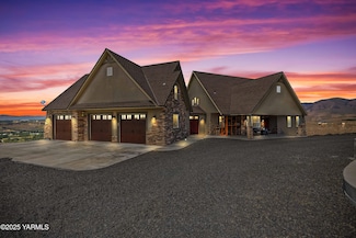 1000 Harvest View Dr, Naches, WA 98937