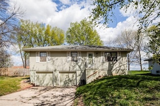 2103 S Owings St, Oak Grove, MO 64075