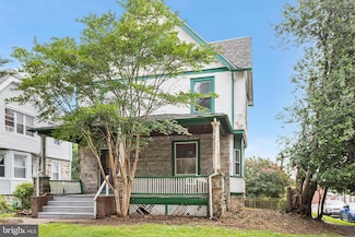29 N Maple Ave, Lansdowne, PA 19050