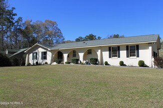 423 Edgewood Cir, Whiteville, NC 28472