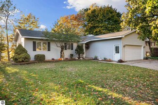 929 Harbor Ct, Traverse City, MI 49685