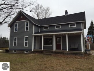 8999 King Rd, Benzonia, MI 49616