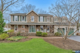 23 Butternut Ct, Oakland, NJ 07436