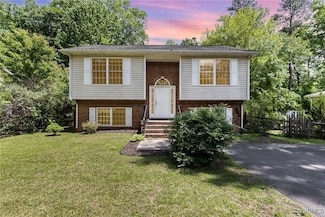 608 Southampton Dr, Ruther Glen, VA 22546