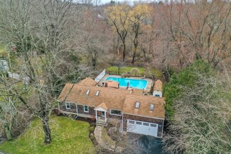 16 Tanyard Rd, Dudley, MA 01571