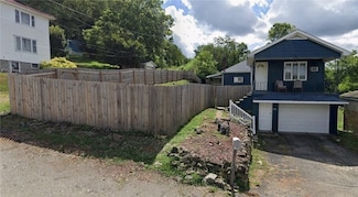 105 Donahoe St, Avella, PA 15312