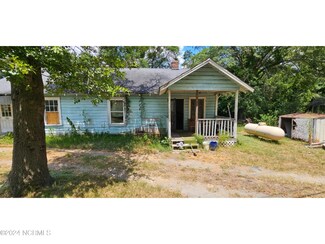 104 Wallace St, Rockingham, NC 28379