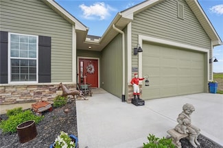27008 E Olive Dr, Lee's Summit, MO 64086