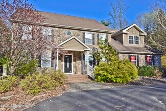 121 Chatham Hill Rd, Stroudsburg, PA 18360
