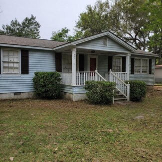 301 Hilltop Dr, Bonneau, SC 29431