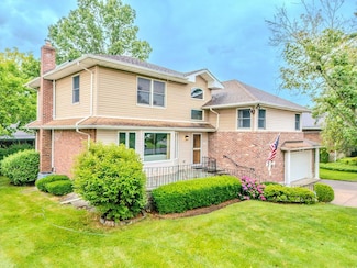 20 Royal Way, New Hyde Park, NY 11040