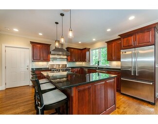 6 Cragmore Rd Unit A, Newton Upper Falls, MA 02464