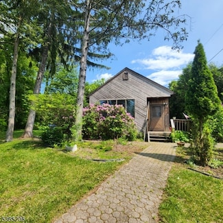 2 3rd St, Branchville, NJ 07826