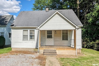 505 S Main St, Wayne City, IL 62895