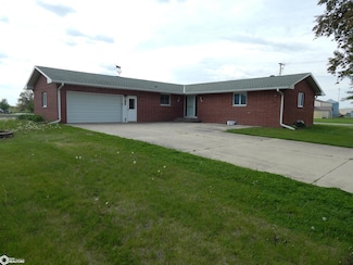302 N Wheeler St, Montezuma, IA 50171
