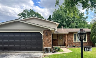 5301 Imperial Dr, Richton Park, IL 60471