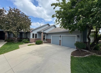 1214 Glen Oaks Dr, West Des Moines, IA 50266