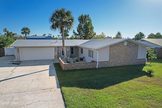 305 Floyd Dr, Lynn Haven, FL 32444