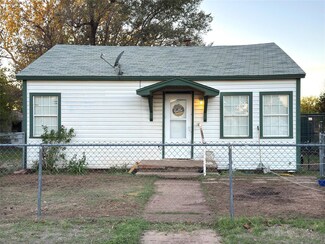 900 Green St, Quanah, TX 79252