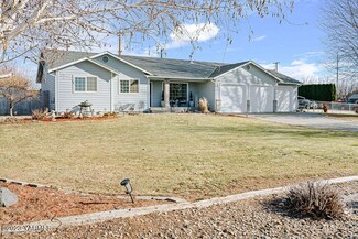 135 Rivers Edge Ln, Yakima, WA 98901