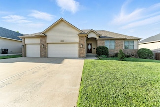 2535 Stonepost Ln, Salina, KS 67401
