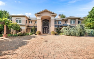 5 Glen Hill Ct, Dix Hills, NY 11746