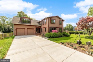 2205 Ivor Ln, Alexandria, VA 22304