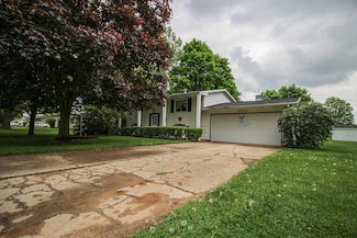 16925 Lovers Ln, Three Rivers, MI 49093