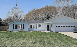 3625 Angus Rd, Fort Gratiot, MI 48059