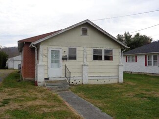 2023 S Lee Ave, Covington, VA 24426